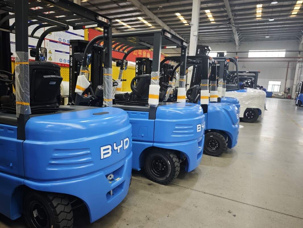 Boîtier de chariot élévateur à chaîne froide BYD | Solution dapplication logistique de stockage frigorifique de chariot élévateur à batterie au lithium propre à basse température(Figure1)