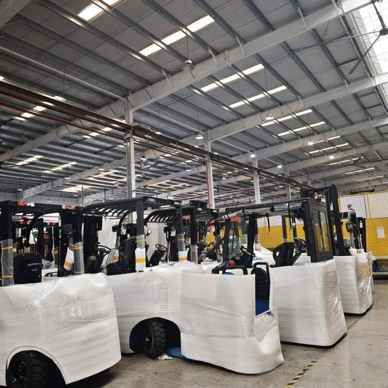 Le chariot élévateur à batterie au lithium BYD aide les entr