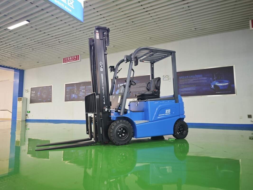 Chariot élévateur électrique lithium : l'équipement adapté pour votre entrepôt