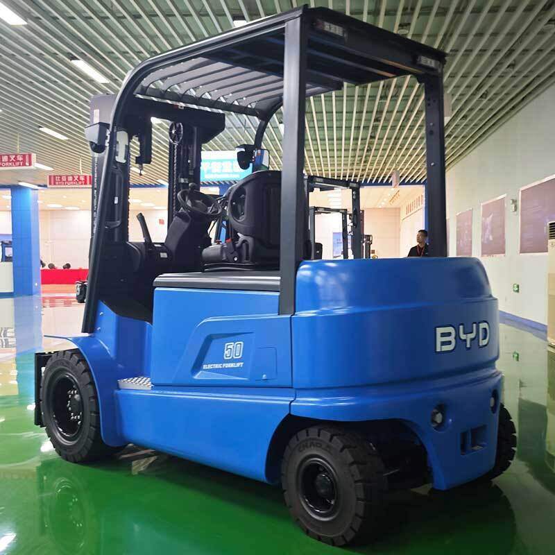 Chariot élévateur électrique compact : l'équipement adapté pour votre usine